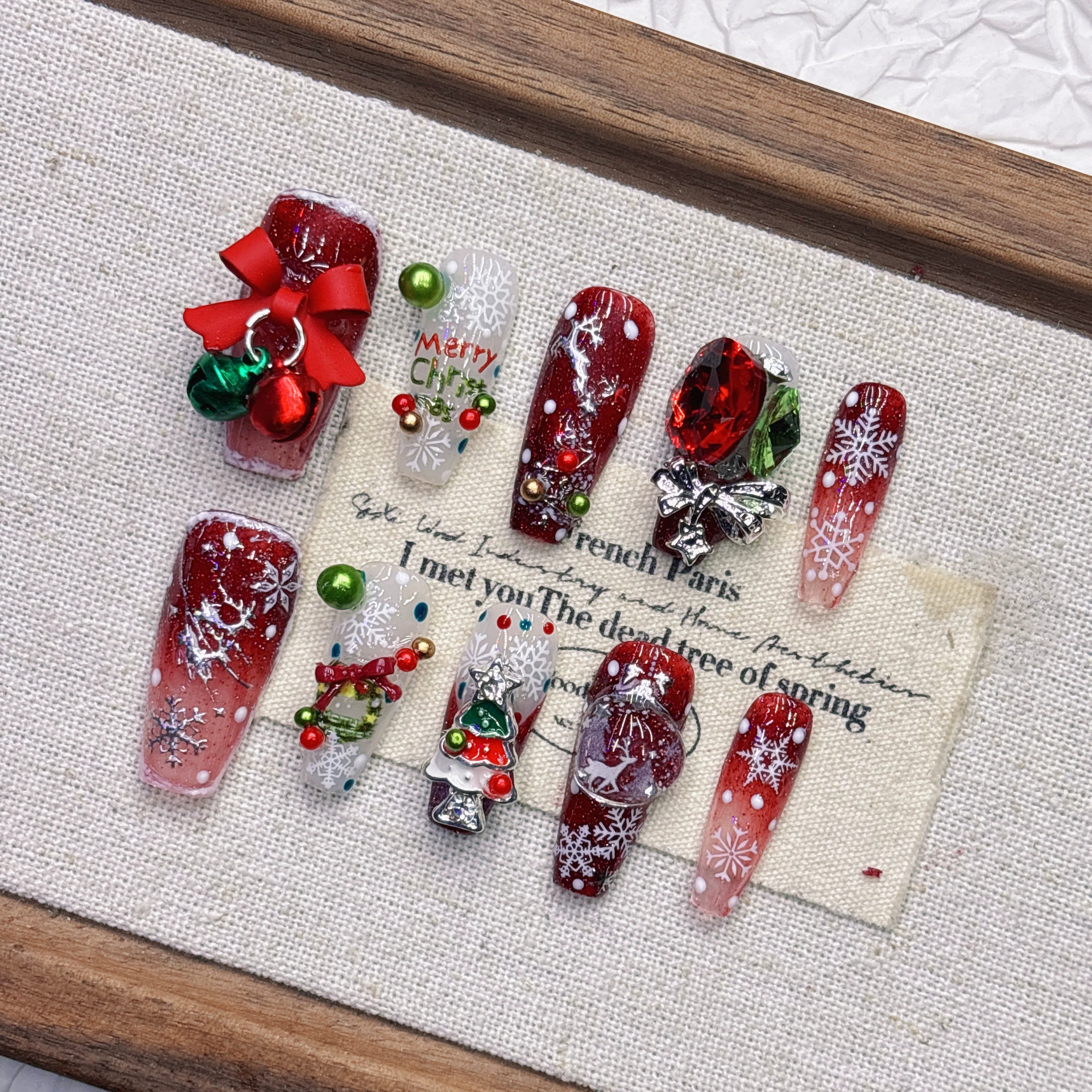 Christmas Tree Cat Eye Red Press-on Nails | Nayanazara